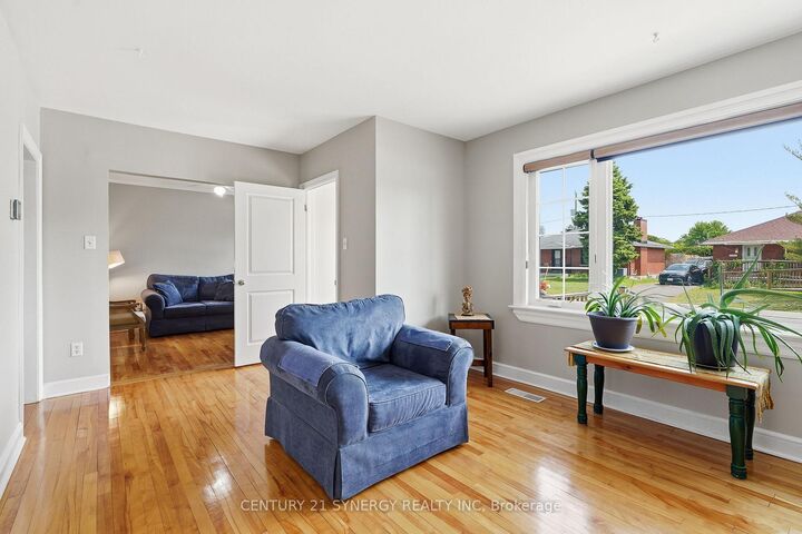 Property Photo:  1324 Avenue O N/A  ON K1G 0A9 