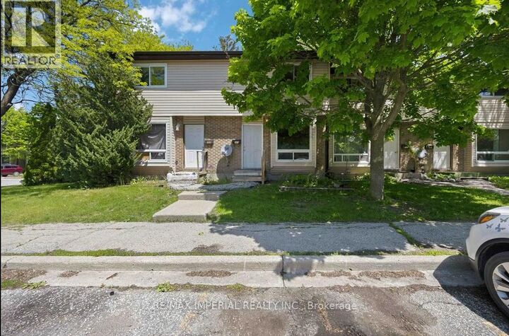 Property Photo: 42 Hampton Avenue 301 ON N7S 4Z2