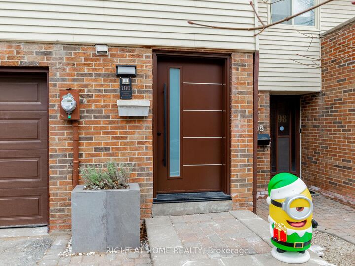 Property Photo: 100 Jenny Wrenway N/A ON M2H 2Z2