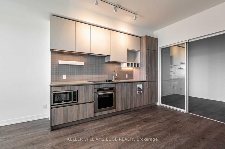 Property Photo: 950 Portage Parkway 2005 ON L4K 0J7