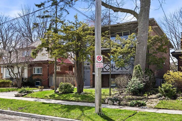 Property Photo: 24 Oakwood Avenue N ON L5G 3L7