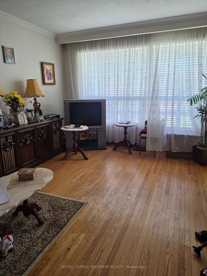 Property Photo: 4254 Brandon Gate Drive ON L4T 3K4