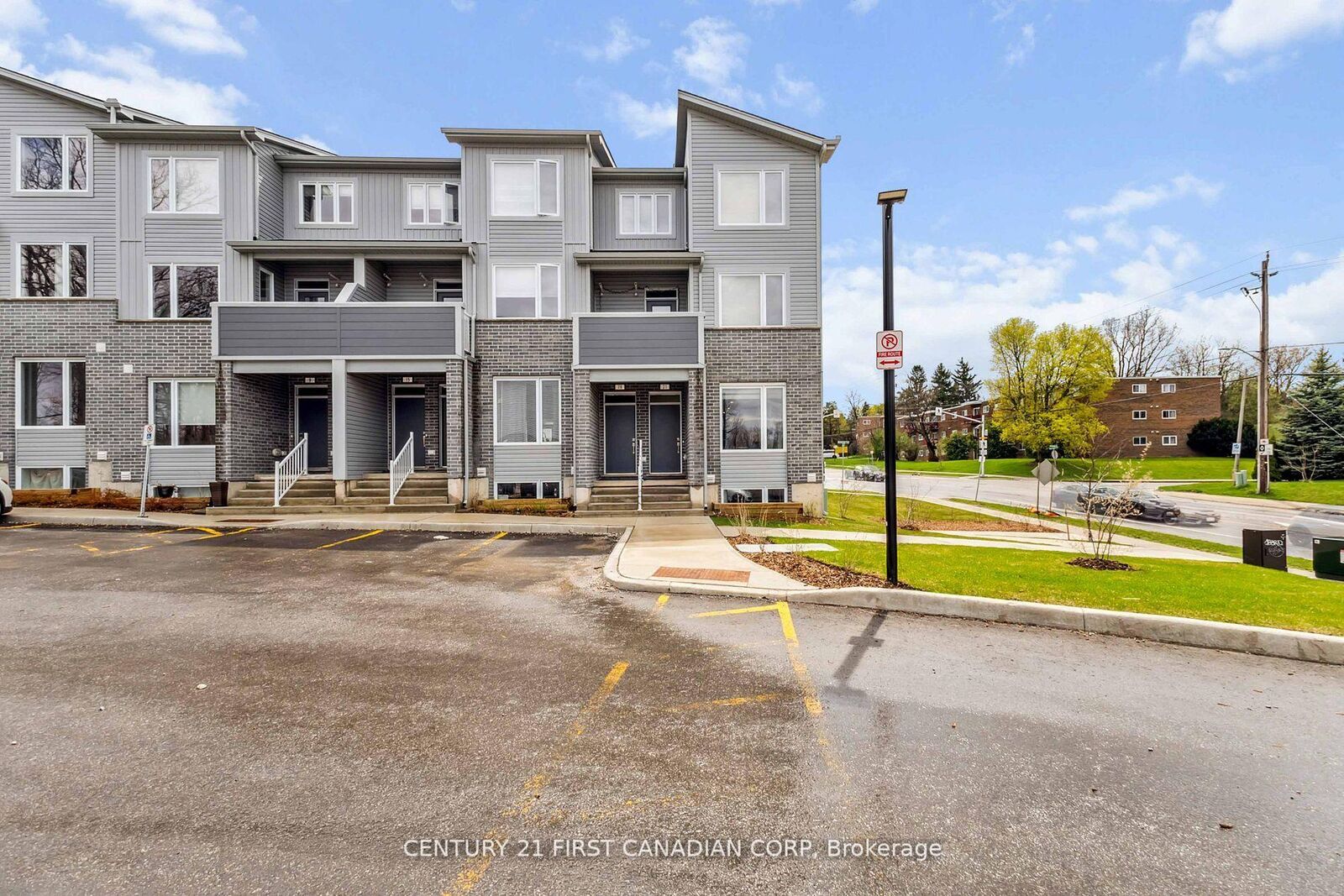 Property Photo: 990 Deveron Crescent 21 ON N5Z 0B7