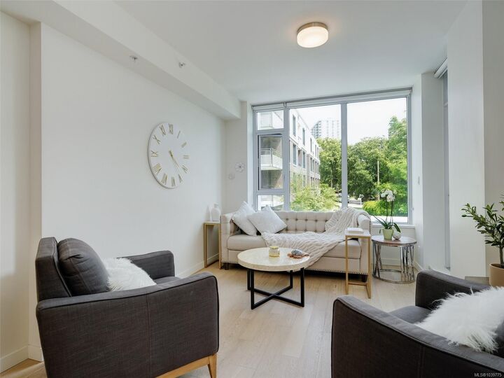 Property Photo:  530 Michigan St N #206  BC V8V 0G2 