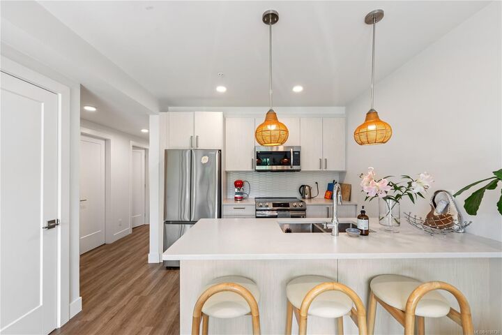 Property Photo: 135 Haliburton St #102 BC V9R 4V9
