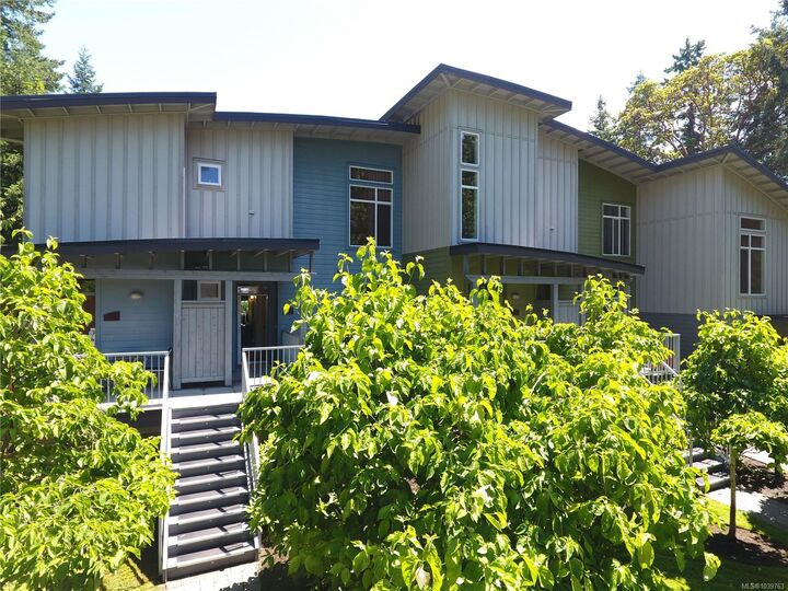 Property Photo: 1059 Tanglewood Pl #32 BC V9P 2E2