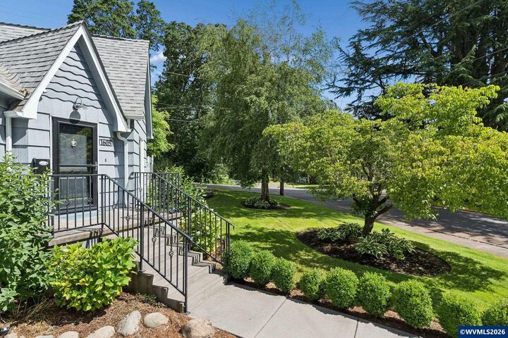 Property Photo: 1605 Summer St SE OR 97302