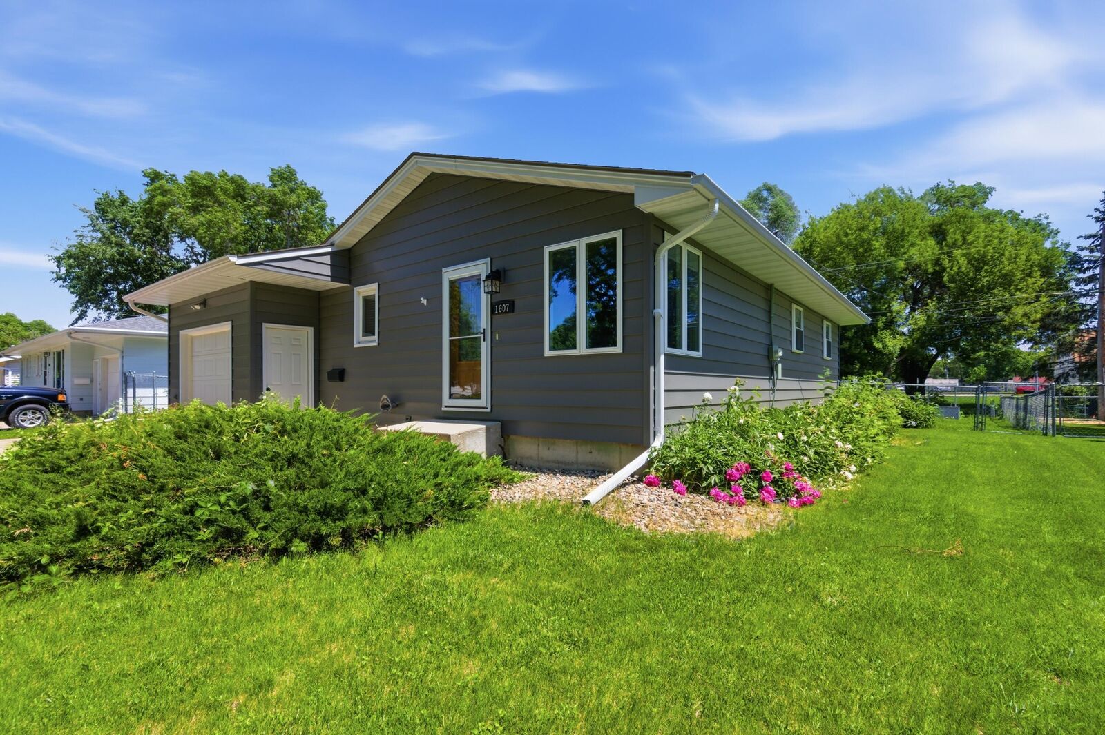 Property Photo: 1607 S 6th Street SD 57401