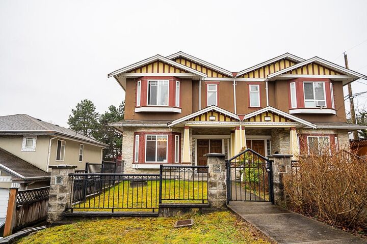 Property Photo: 528 Sixteen Street BC V3M 4R3