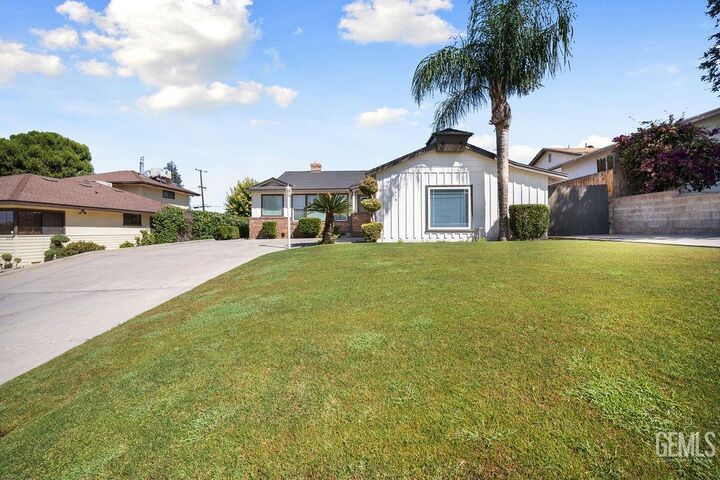 Property Photo: 2616 Corto Street CA 93306