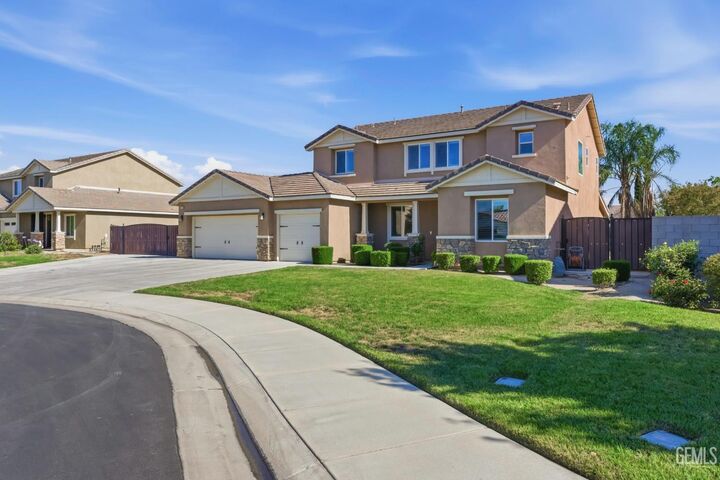 Property Photo:  15717 La Strada Court  CA 93314 