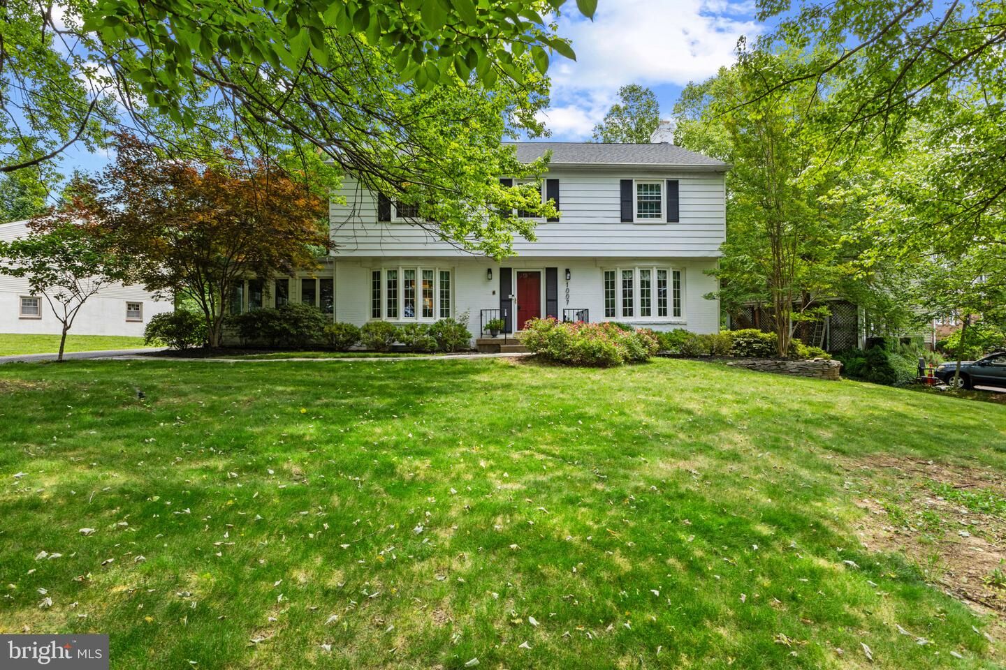 Property Photo:  1007 Westbriar Drive NE  VA 22180 