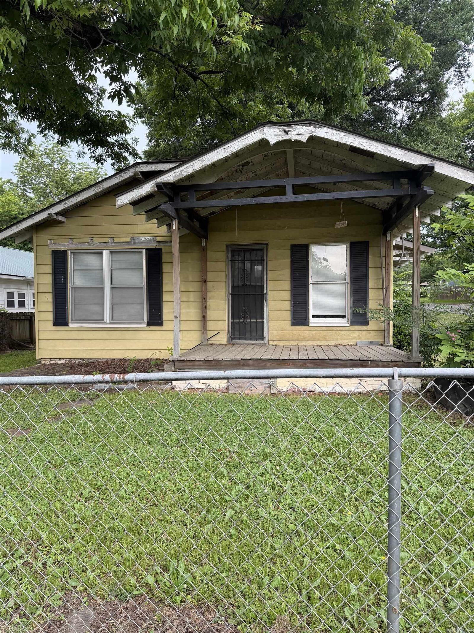 Property Photo:  511 N Oak Street  AR 72110 