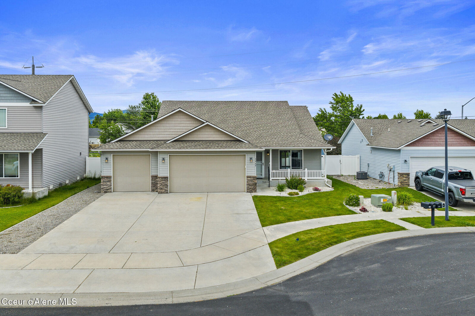 Property Photo:  1969 E Highwing Ct  ID 83854 