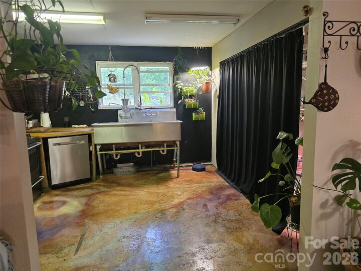 Property Photo: 1480 Davis Mountain Road NC 28739
