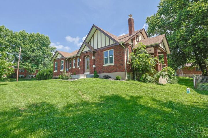 Property Photo:  3247 Autumn Lane  OH 45239 