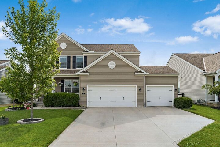 Property Photo:  213 Red Oak Pass  OH 43116 