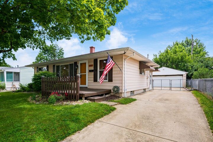 Property Photo: 2565 Kreber Avenue OH 43204