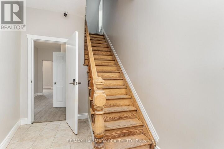 Property Photo:  291 Emerald Street North Main  ON L8L 5L2 