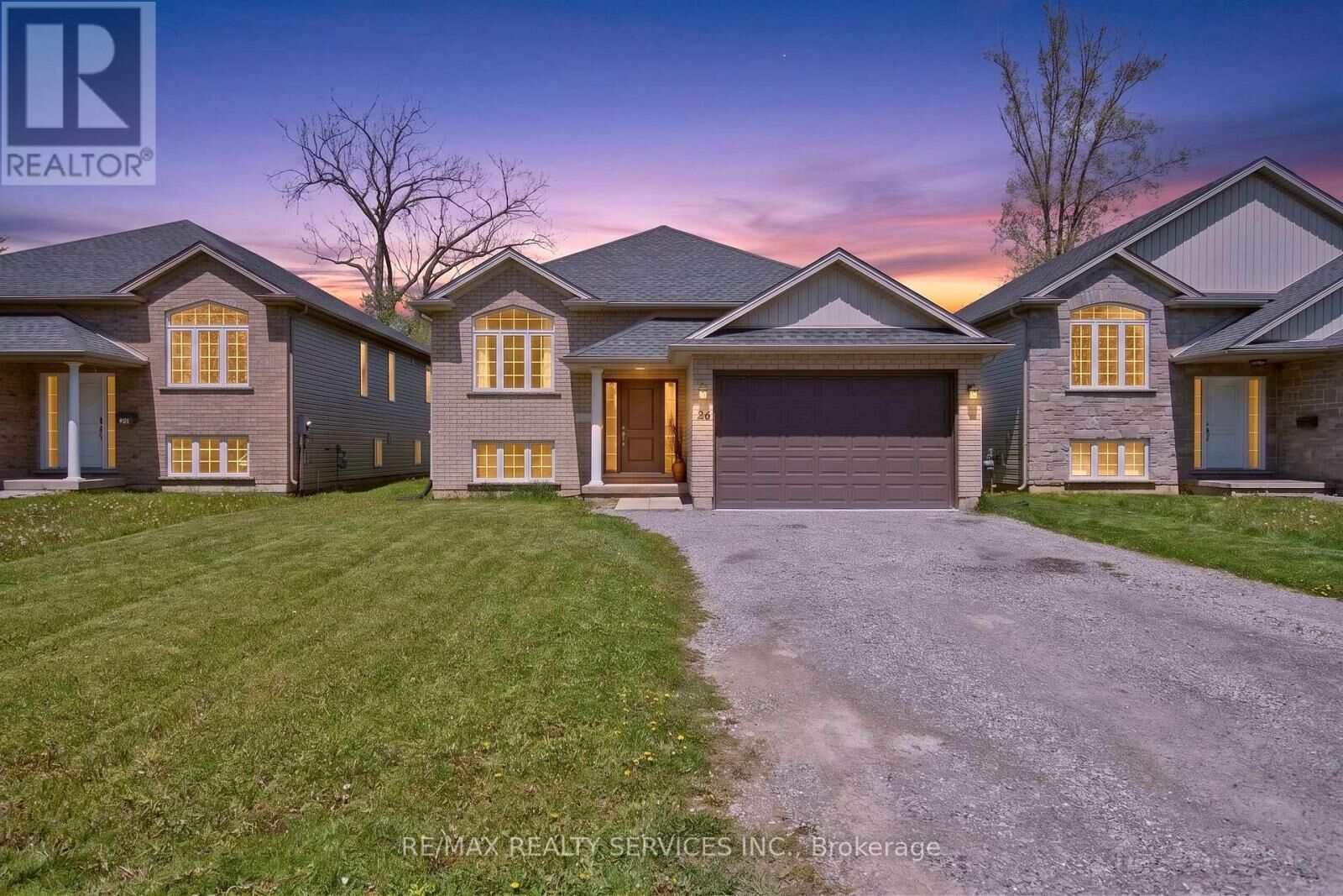Property Photo:  26 Trent Avenue  ON L3C 5Y2 
