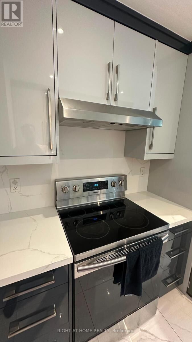 Property Photo:  3 Ellesmere Street 107  ON L4B 4N2 