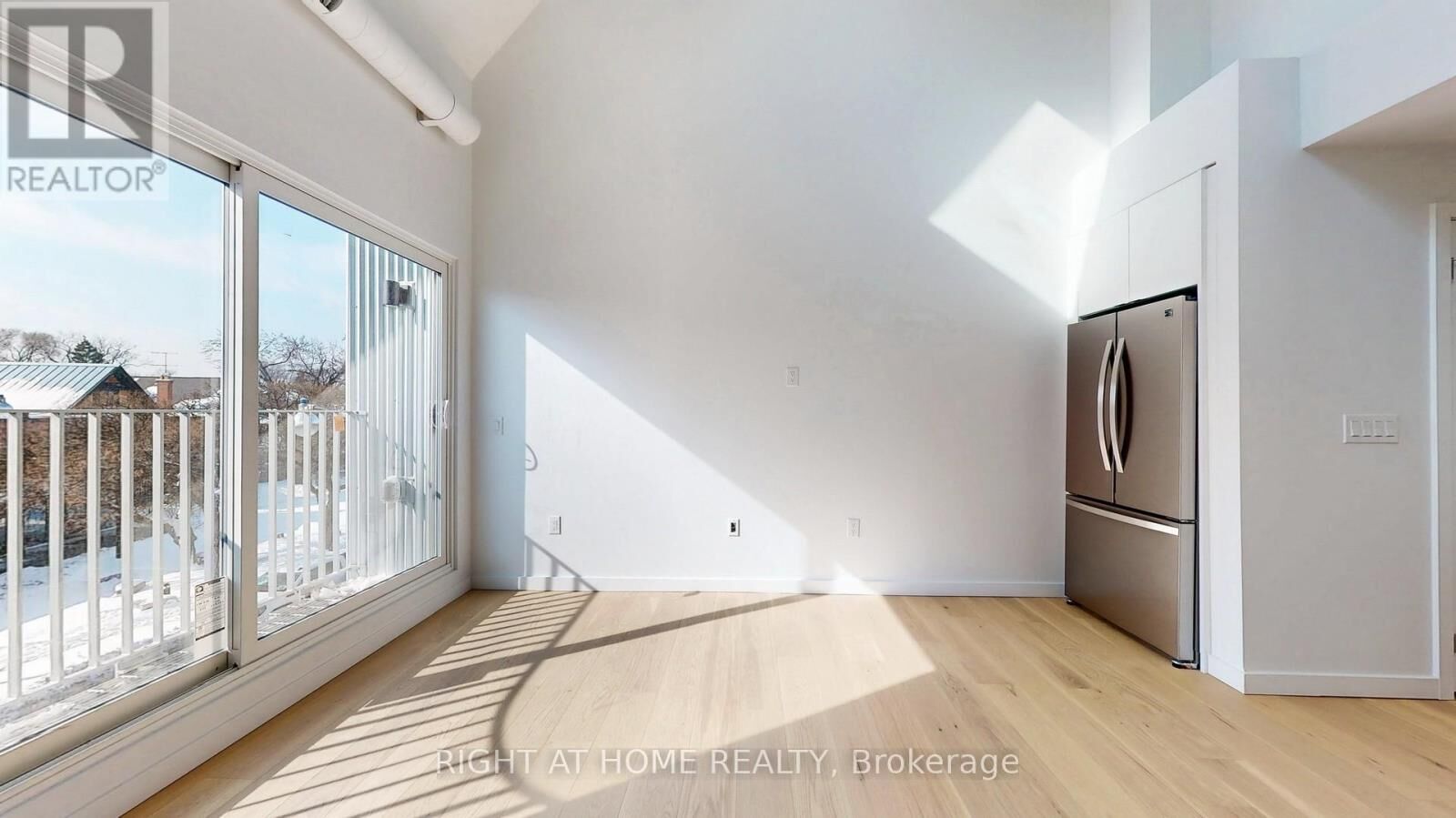 Property Photo: 3122 Dundas Street West Unit 5 ON M6P 2A1