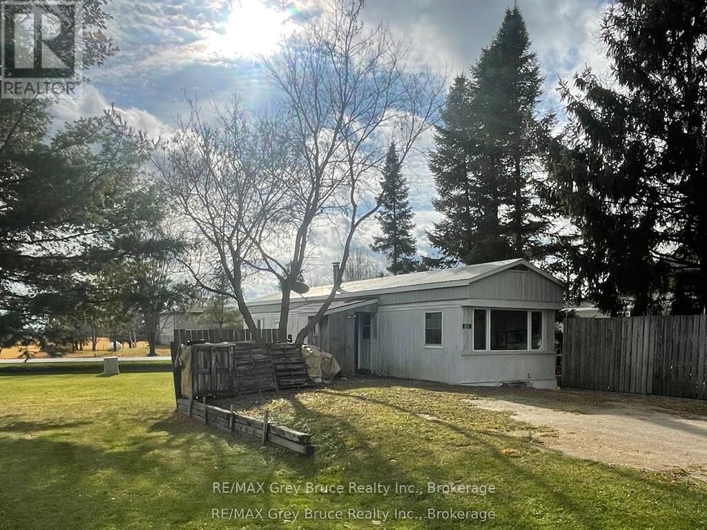 Property Photo: 102 Grace St ON N0H 2N0