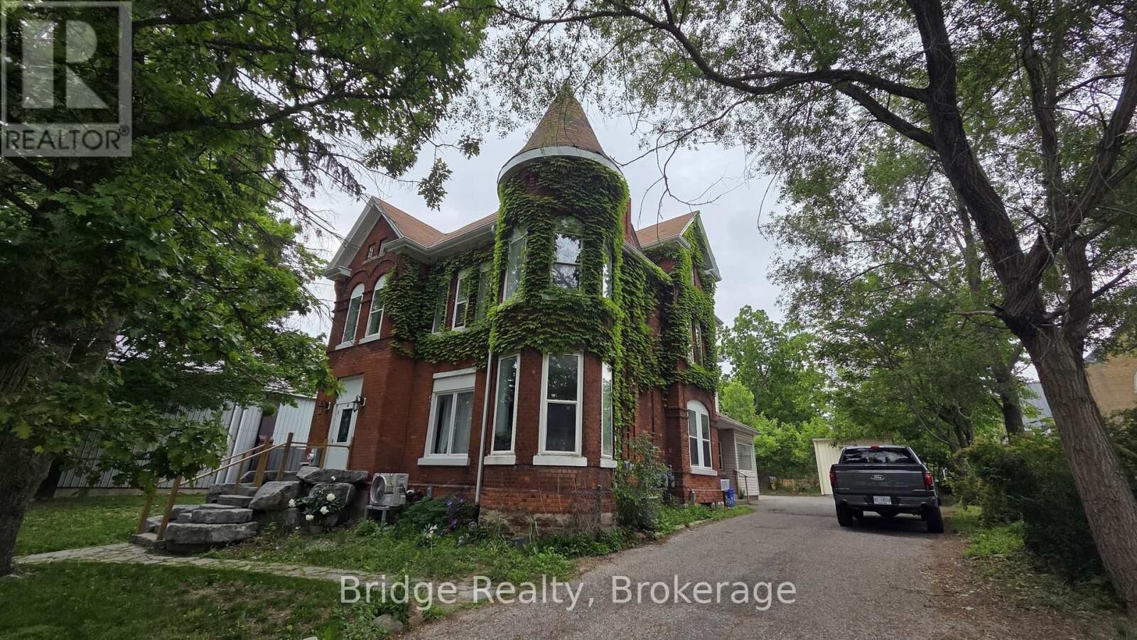 Property Photo: 42 Delatre Street 3 ON N4S 6B5