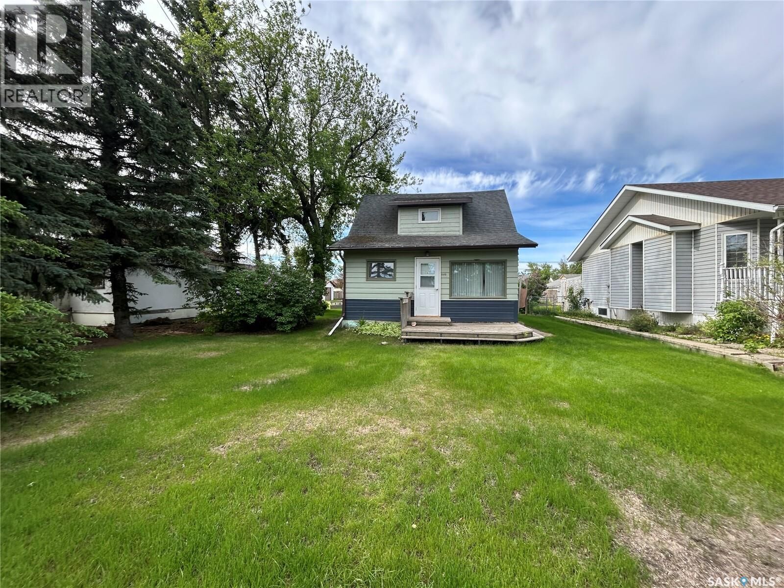 Property Photo:  1010 96th Avenue W  SK S0E 1T0 