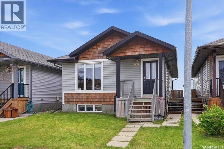 Property Photo: 808 Glenview Cove SK S0K 0A2