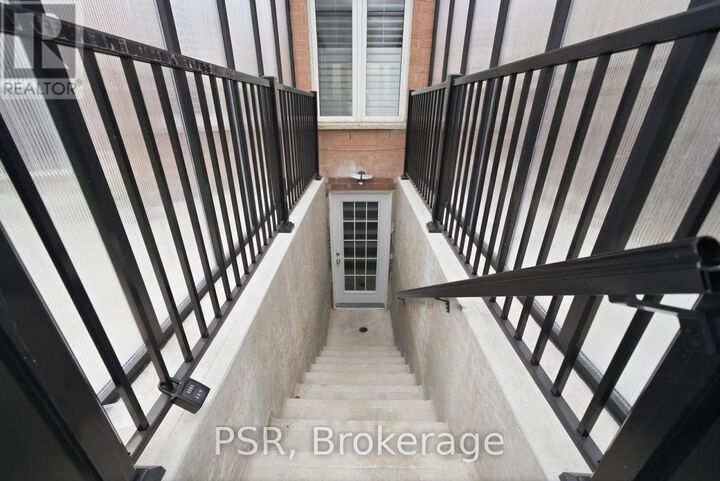 Property Photo:  426 Arrowsmith Drive Lower  ON L5W 1V2 