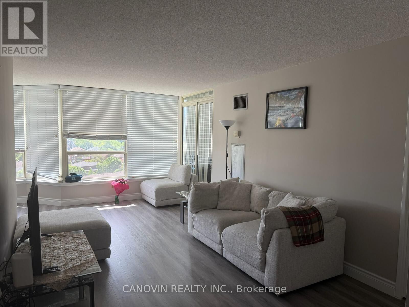 Property Photo: 55 West Elm Drive West 1401 ON L5B 3Z3