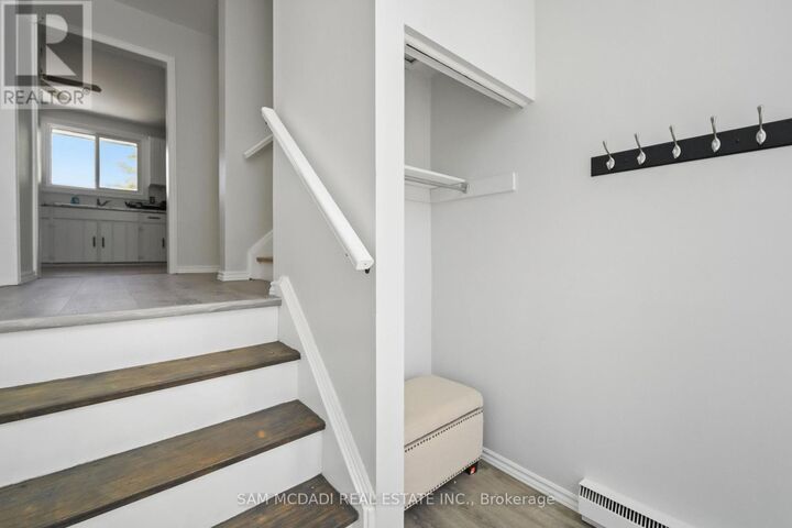 Property Photo:  70 Briar Road  ON L4N 3M4 