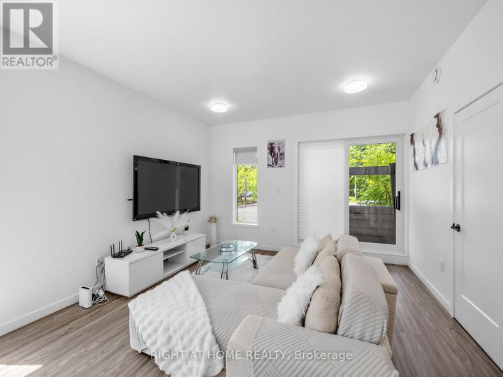 Property Photo: 148 Glenlake Avenue #5 ON M6P 1E7