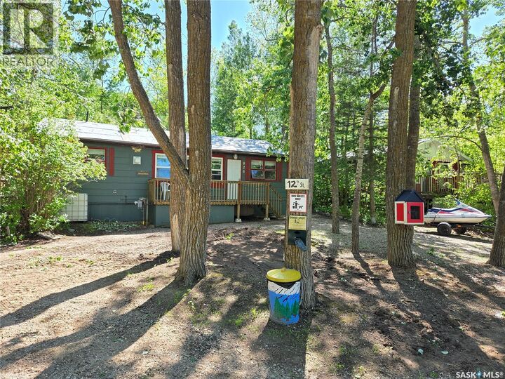 Property Photo: 825 Lakeside Avenue SK S0C 0R0