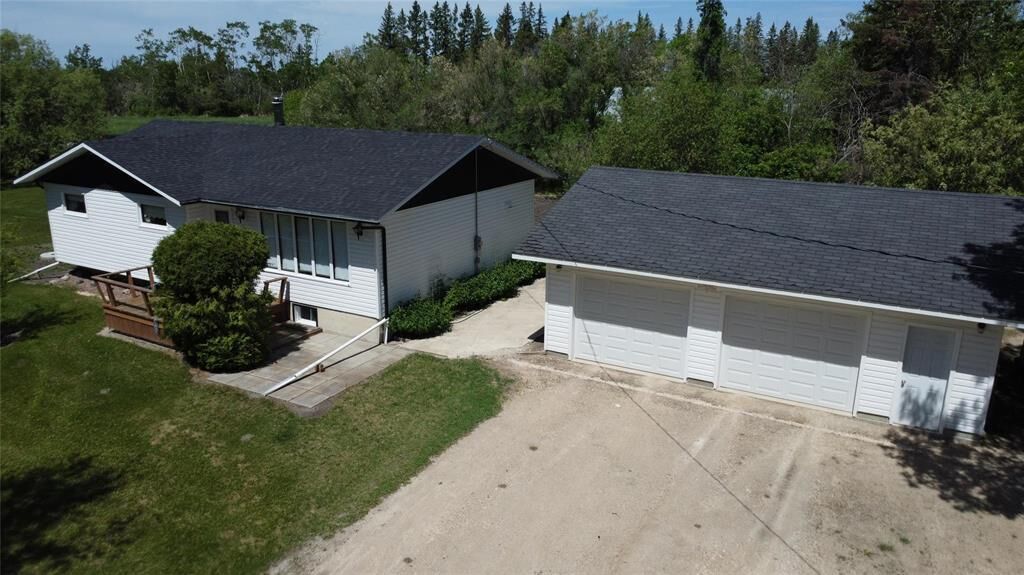 Property Photo:  15160 123 Road North  MB R0C 0A0 