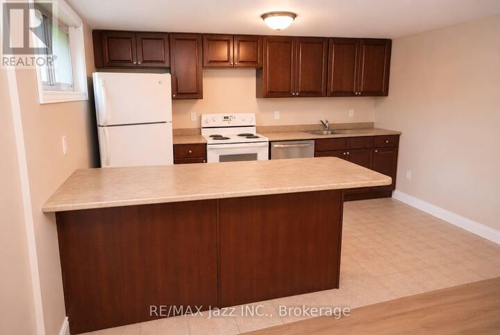 Property Photo:  624 Stewart Street B  ON K9H 4C3 