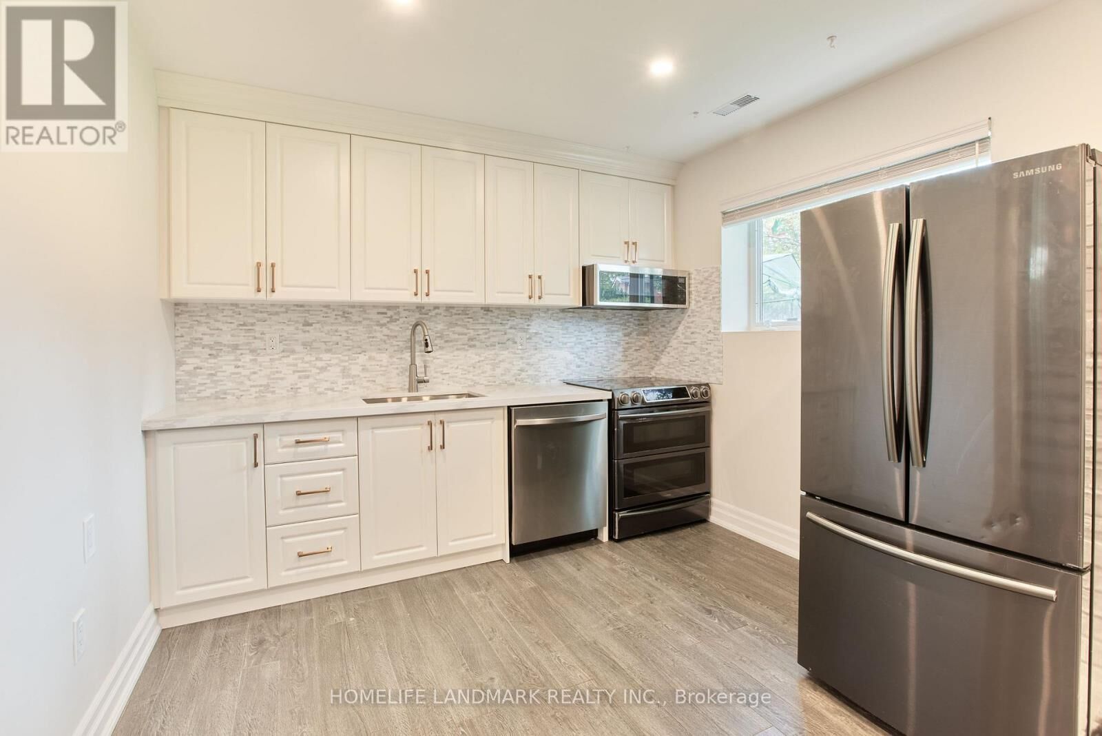 Property Photo:  21 Robinglade Drive Lower  ON M9B 2P9 
