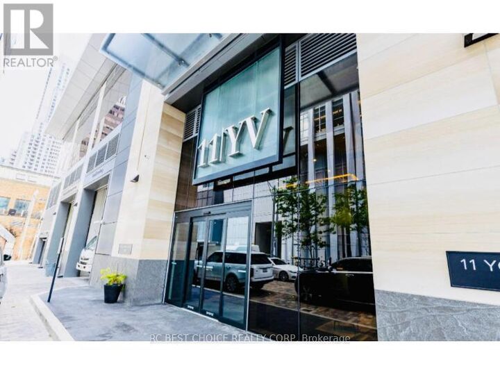 Property Photo:  11 Yorkville Avenue 5301  ON M4W 0B7 