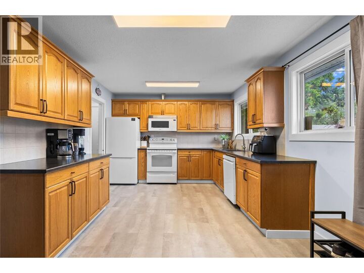 Property Photo: 730 Cupar Road BC V1X 1R6