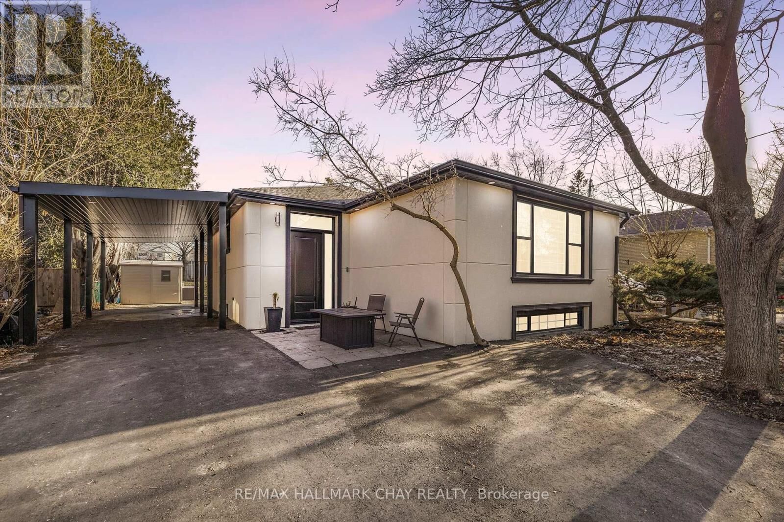 Property Photo:  69 Richardson Drive Lower  ON L4G 1Z4 