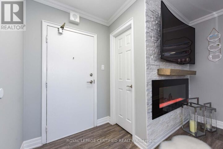 Property Photo: 3170 Kirwin Avenue East 204 ON L5A 3R1
