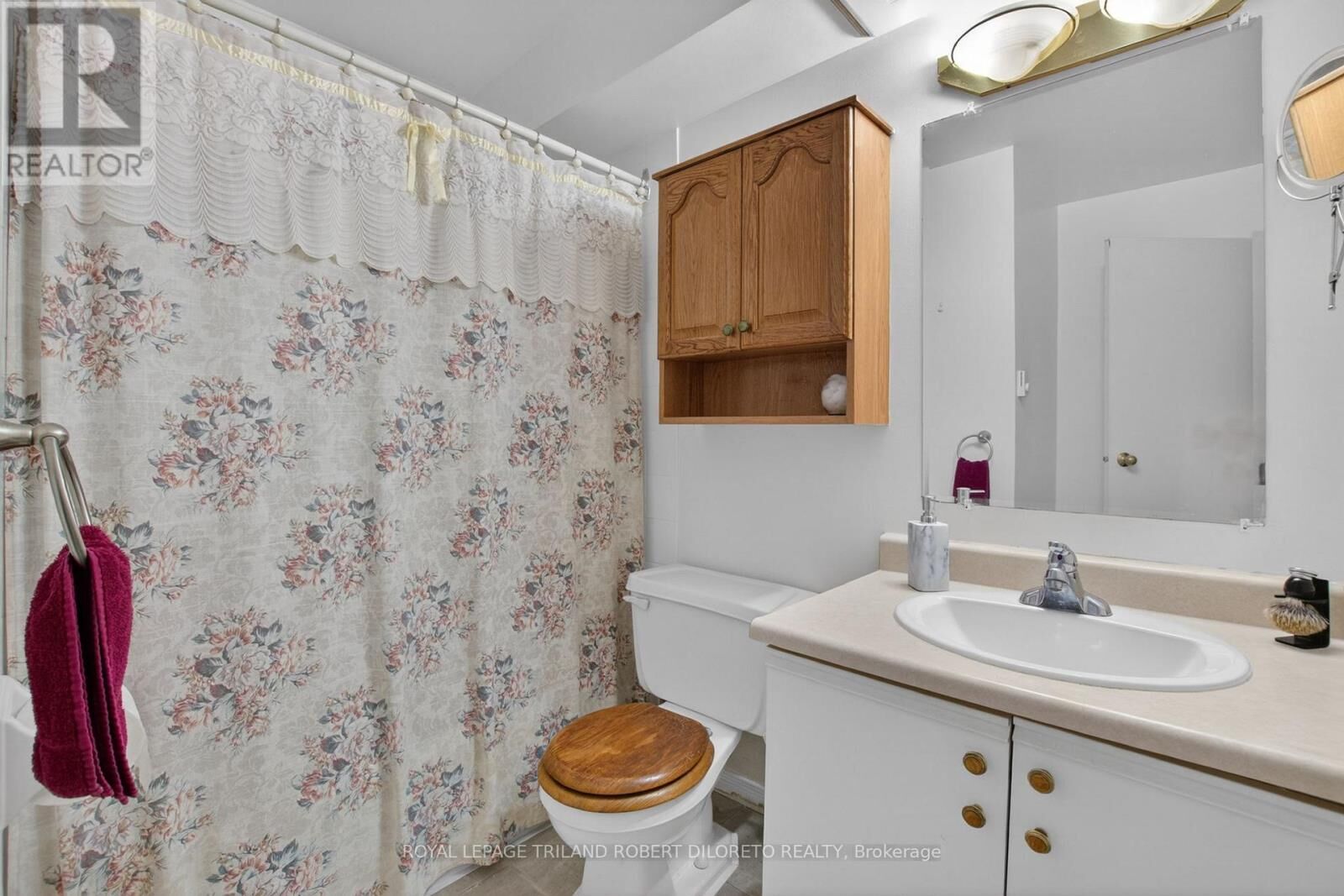 Property Photo:  731 Deveron Crescent 103  ON N5Z 4X6 