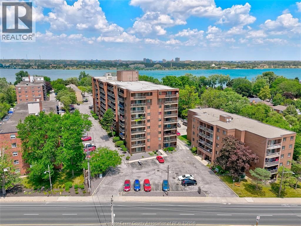 Property Photo: 3936 Wyandotte Street East 713 ON N8Y 4V1