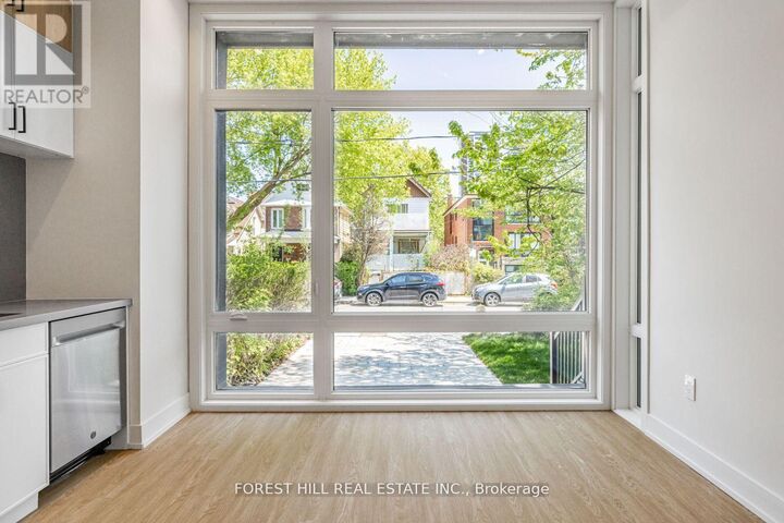 Property Photo: 124 Kenwood Avenue Main #1 ON M6C 2S3