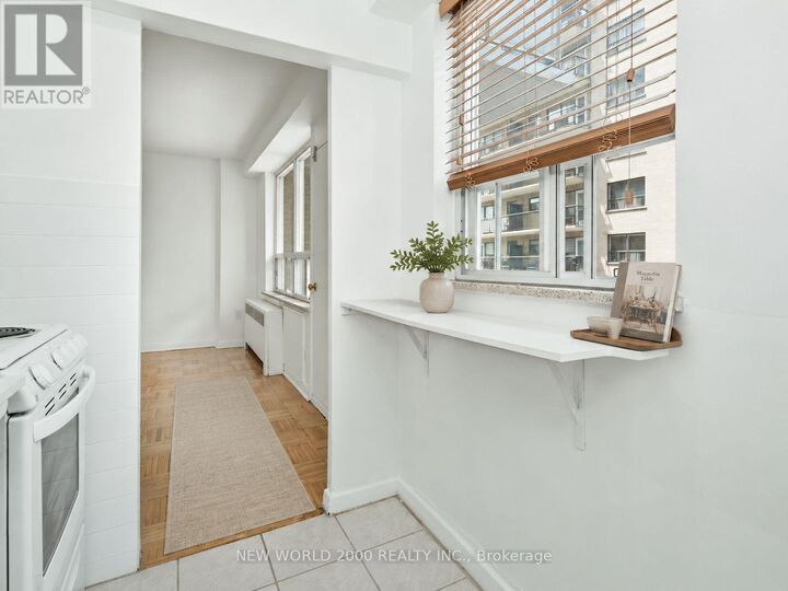 Property Photo:  88 Bernard Avenue 308  ON M5R 1R7 