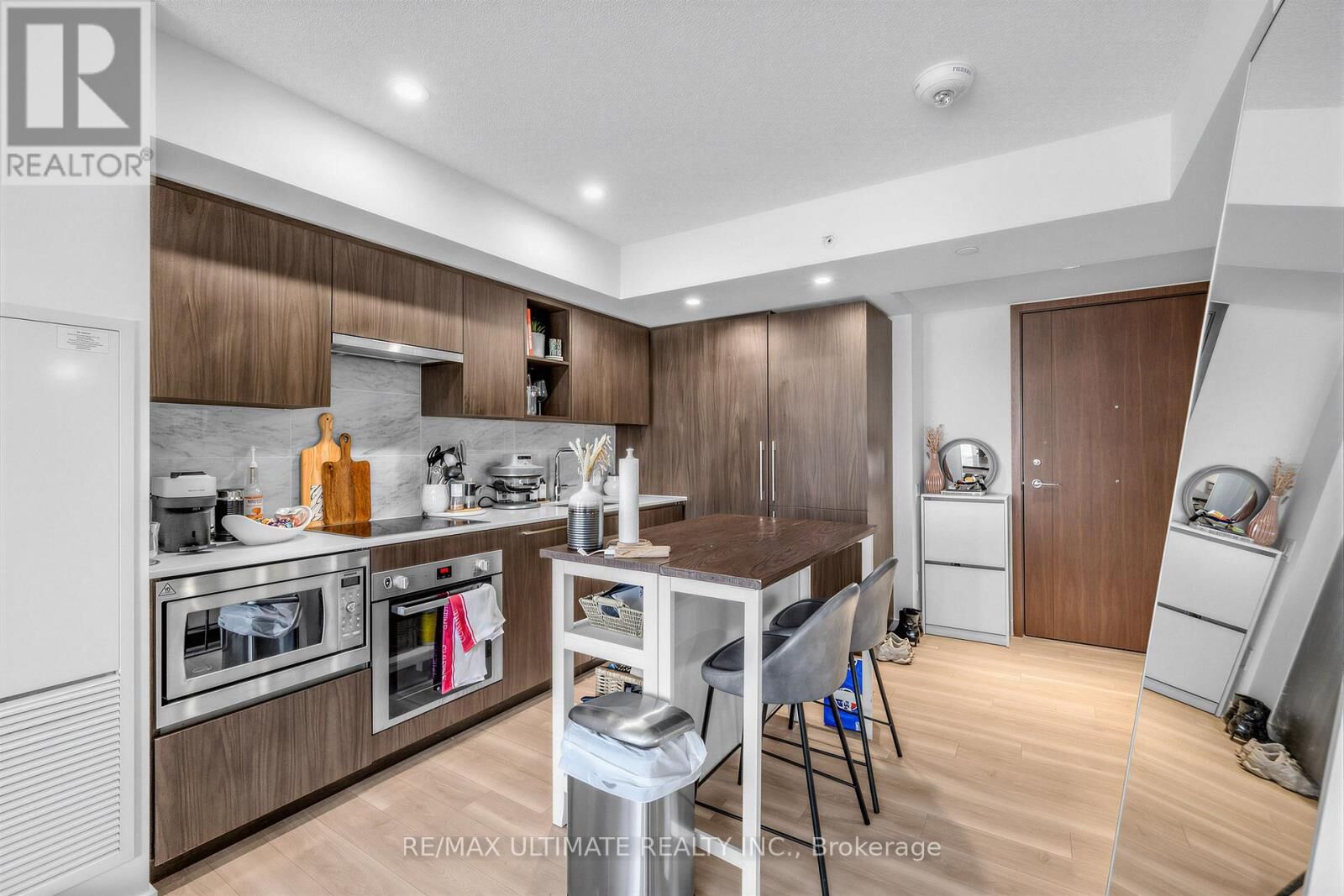 Property Photo: 17 Bathurst Street 2308 ON M5V 0N1