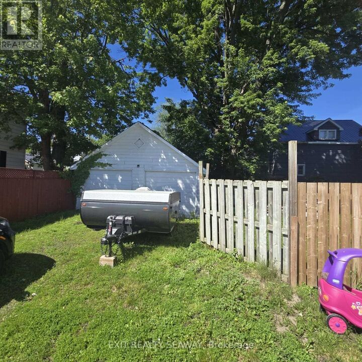 Property Photo: 202 5th Street West ON K6J 2V1