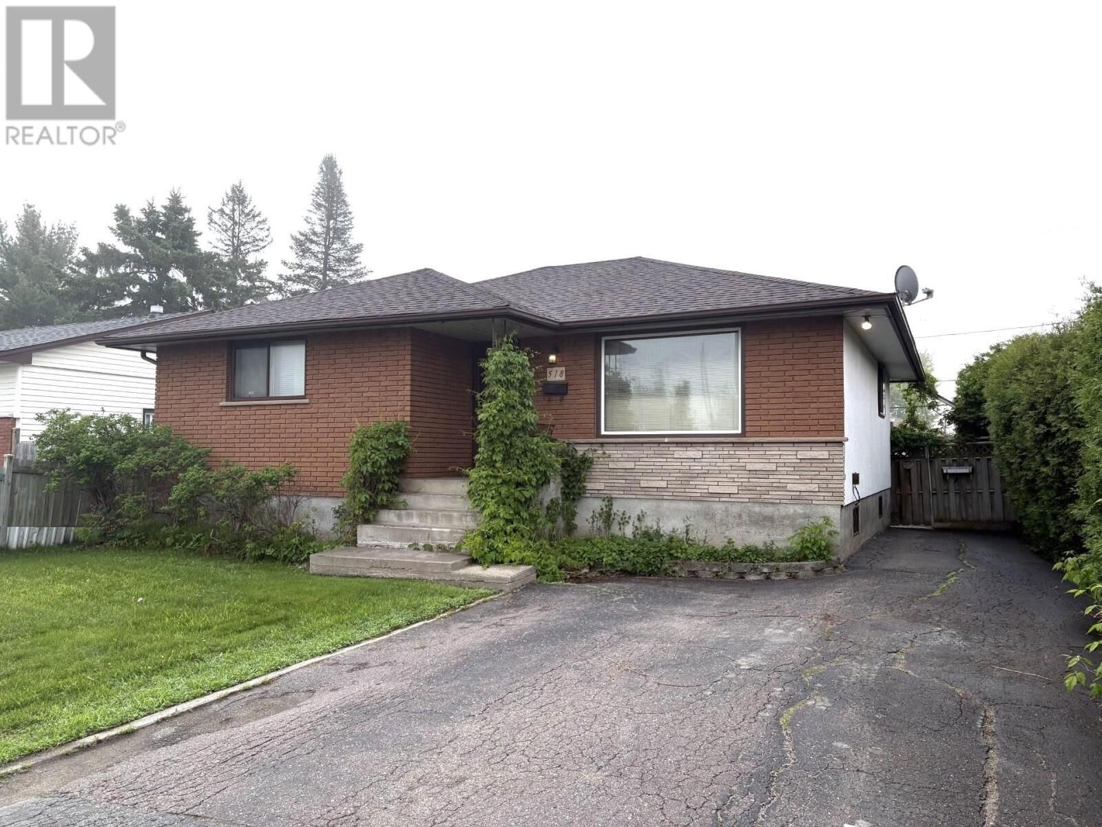 Property Photo:  518 Edward St N  ON P7C 4P9 