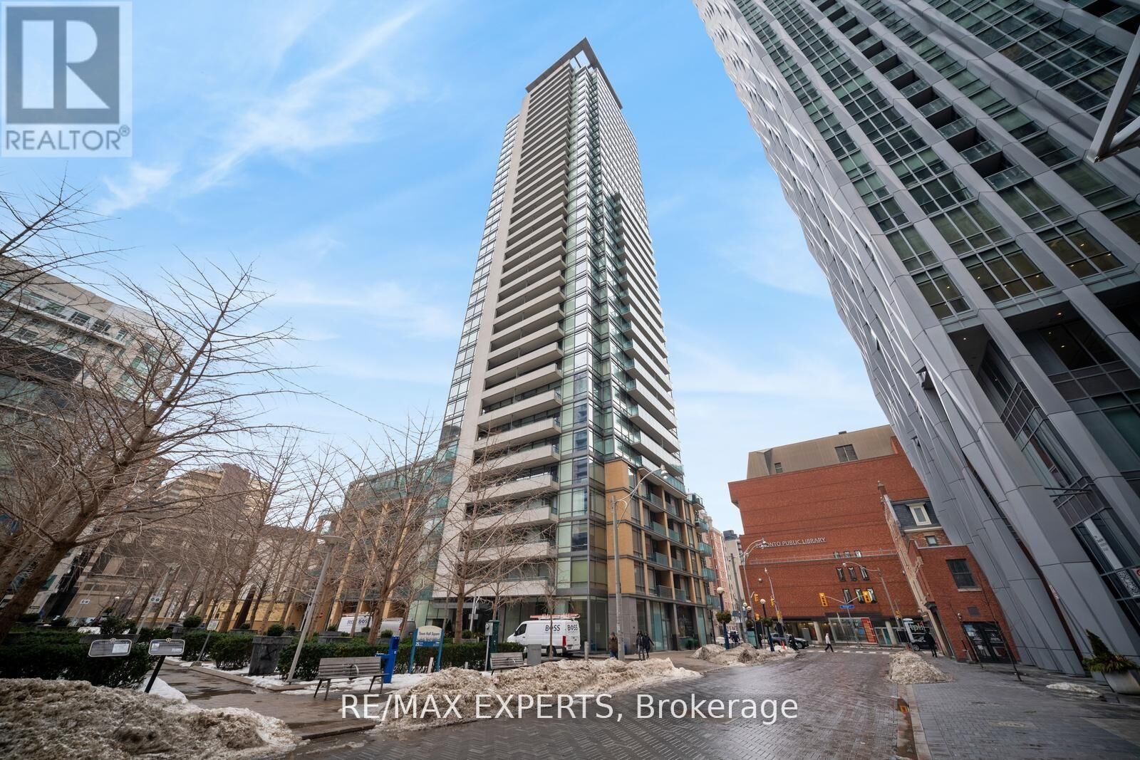 Property Photo: 18 Yorkville Avenue South 903 ON M4W 3Y8